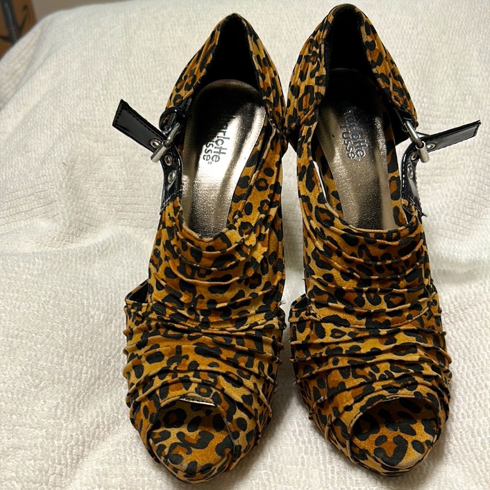 Super Comfortable Leopard heels Brand New